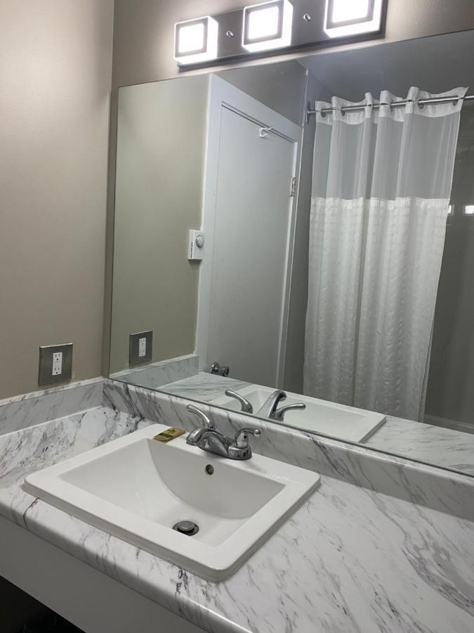 Imperial Motel 100 Mile House 외부 사진