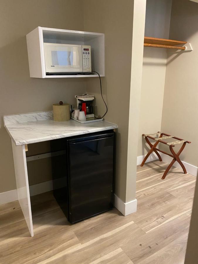 Imperial Motel 100 Mile House 외부 사진