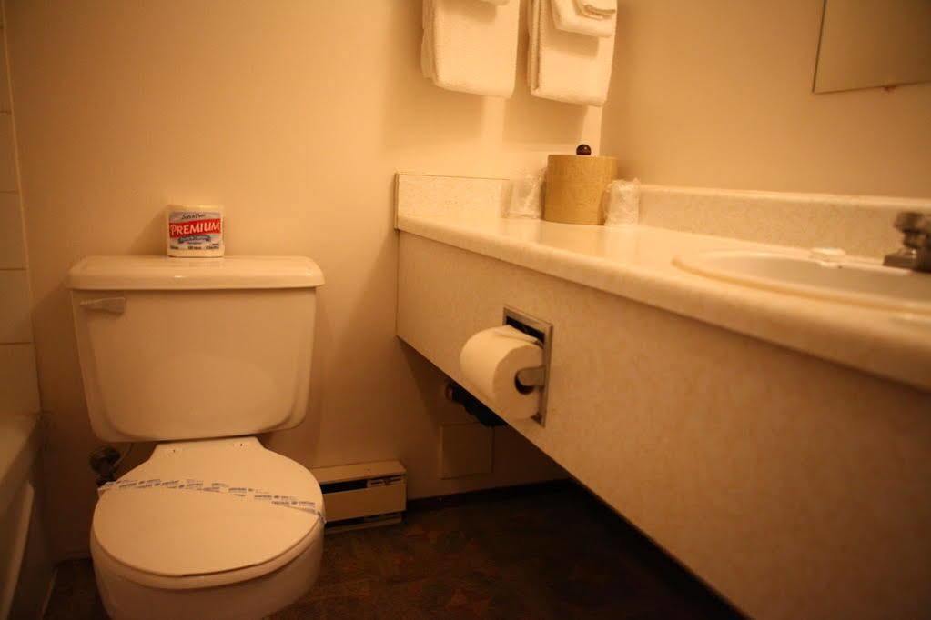 Imperial Motel 100 Mile House 외부 사진