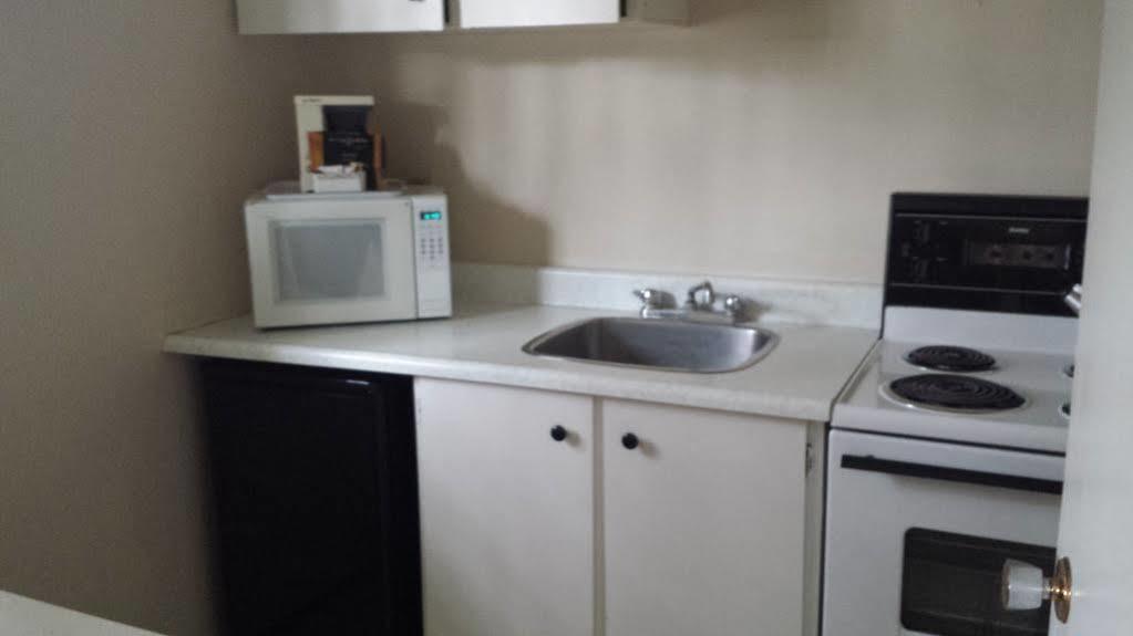 Imperial Motel 100 Mile House 외부 사진